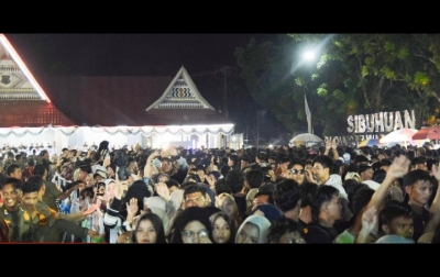 Tampil di Lapangan Merdeka Sibuhuan, Jen Manurung Pukau Warga Palas