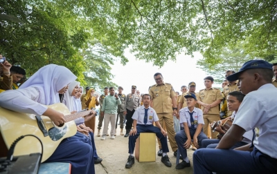 Kunjungi SMPN 5, Asri Ludin Dorong Ekstrakurikuler Wujudkan Sekolah sebagai Rumah Kedua