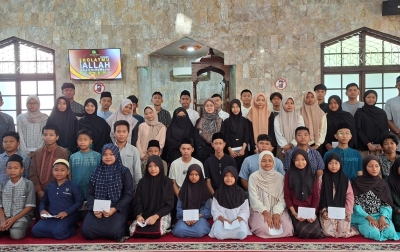 Zakat UPZ Al-Ishlah untuk 60 Pesdik, War Djamil: Kuasai Tekdigi dan Bahasa Asing