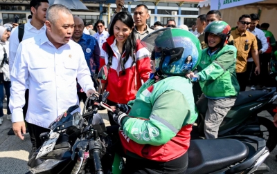 Perkuat Keselamatan Transportasi Online, Grab, Kementerian Perhubungan, dan AISI Latih 1.052 Mitra Pengemudi Berkendara Aman