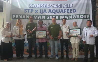 Dukung Bebas Deforestasi, STP dan IJA Aquafeed Tanam 2.000 Bibit Mangrove di Sergai