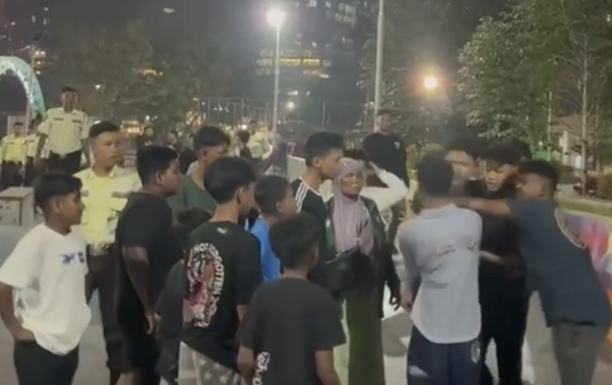 Asyik Latihan Skateboard, Seorang Remaja Dikeroyok di Taman Kebun Bunga