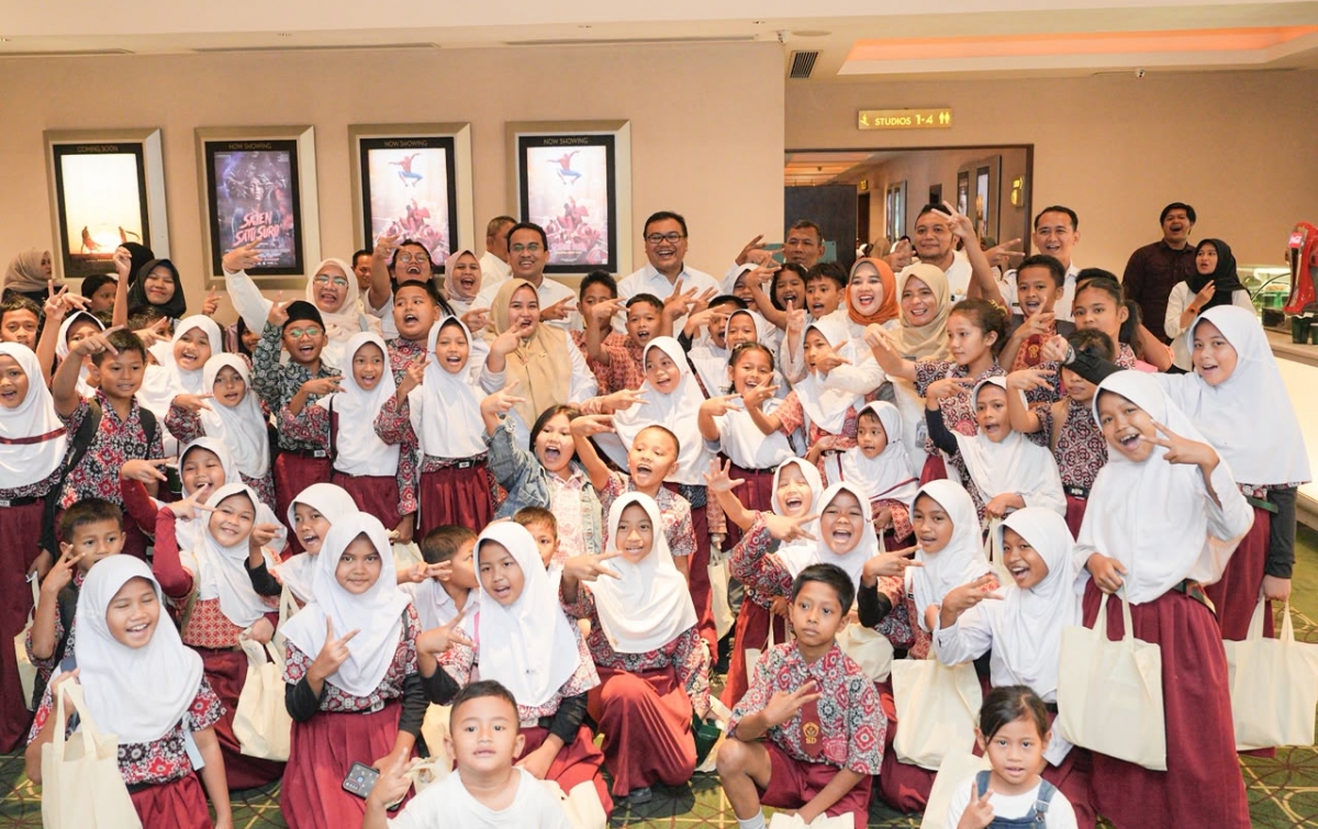 Peringatan HAN: Siswa SD Tanjung Morawa Nonton Bareng Bupati Deli Serdang 