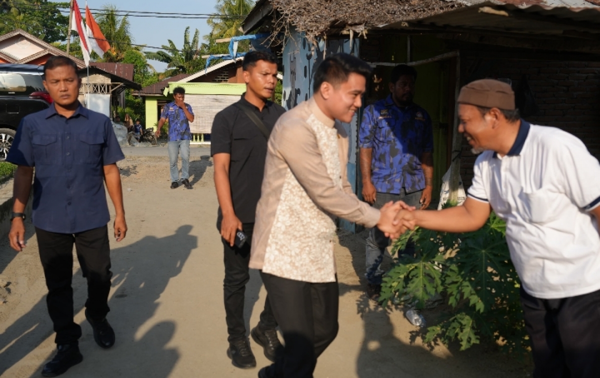 Rumah Sunardi dan Misno Terbakar, Ricky Anthony Hadir Bawa Bantuan