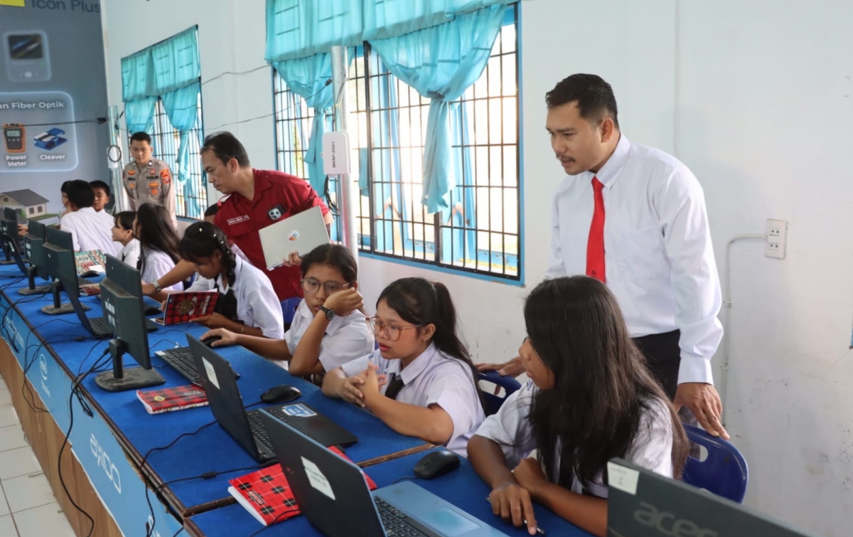 Polres Dairi Bekali 80 Siswa SMK HKBP Sidikalang Literasi AI Lewat Platform Senopati Academy