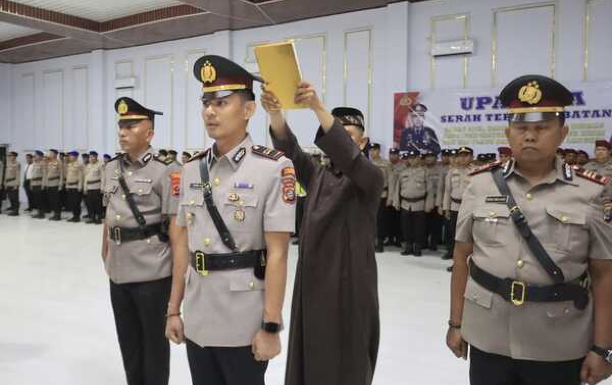 Jabatan Kabag SDM, Kasat dan Tiga Kapolsek Dijajaran Polres Langkat Disertijab