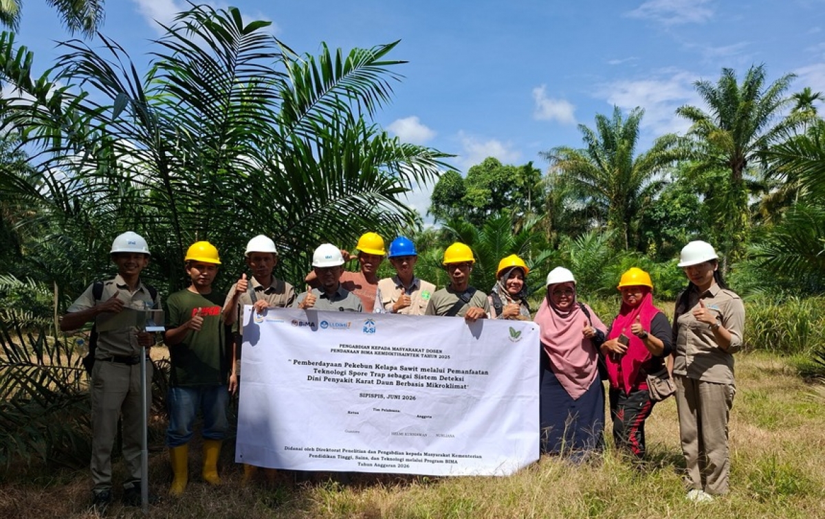 Dosen ITSI PKM di Desa Serbananti, Teknologi Spore Trap Deteksi Penyakit Karat Daun