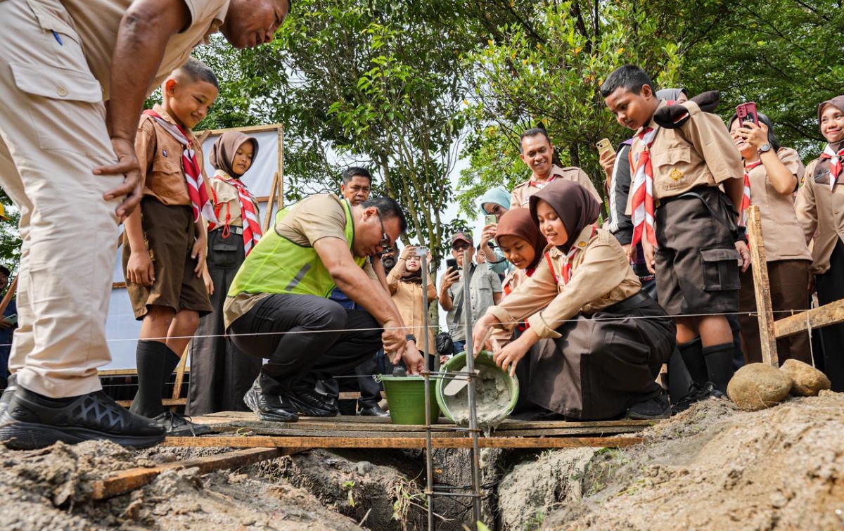Bupati Deli Serdang Letakkan Batu Pertama Pembangunan RKB dan Aula SMPN 1 Beringin