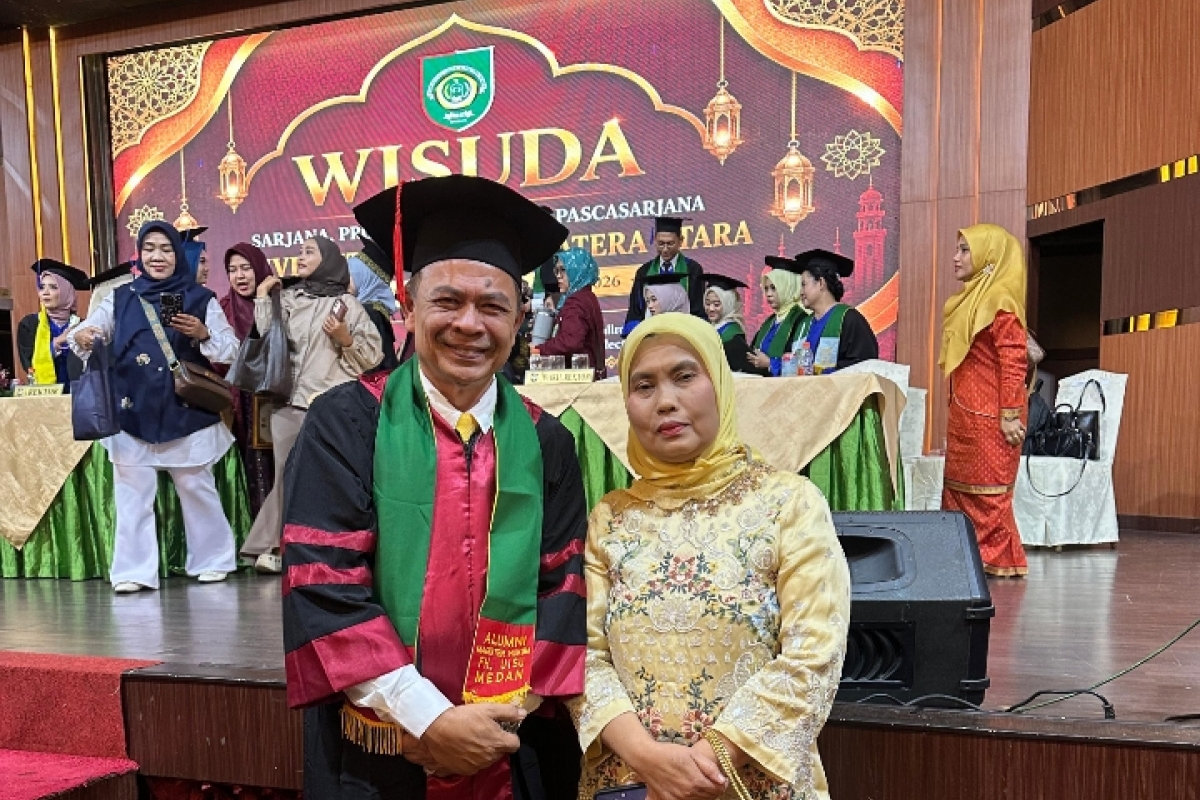 Ketika Jabatan Tak Menghentikan Langkah Belajar, Aswin Parinduri Wisudawan Terbaik Magister Hukum UISU