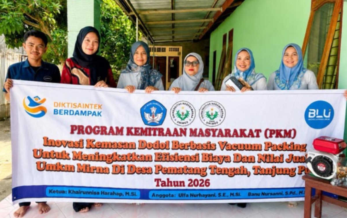 Tim PKM Unimed Terapkan Vacuum Packaging pada UMKM Dodol Pulut Mirna