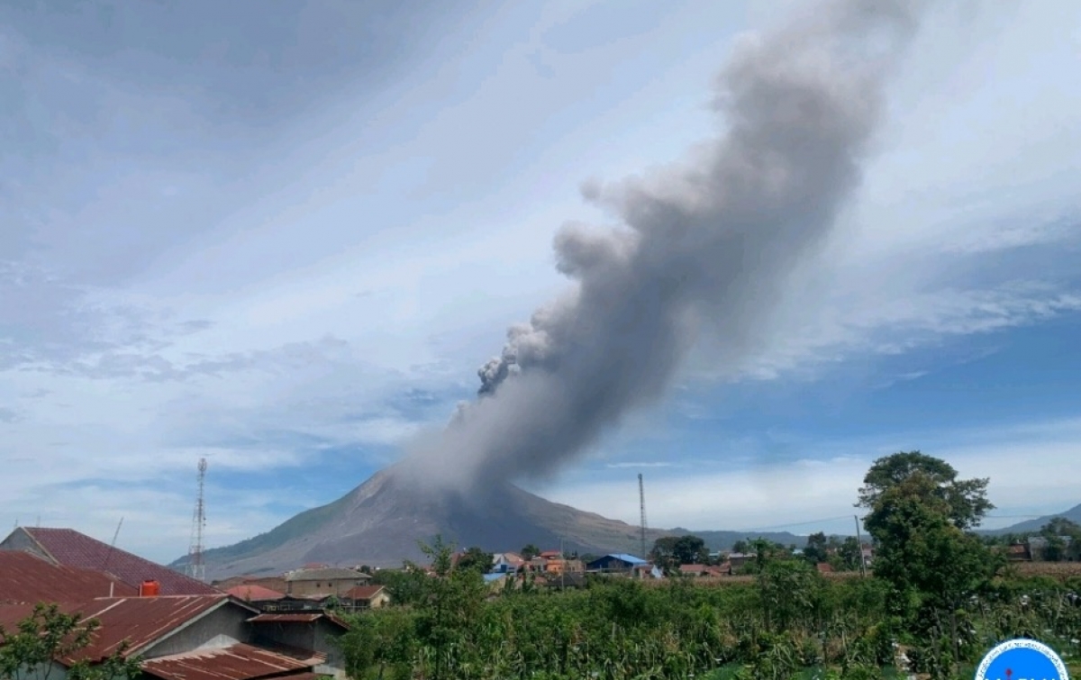 Sinabung Resmi Siaga! Badan Geologi Naikkan Status Usai Semburan Abu 3,5 Km