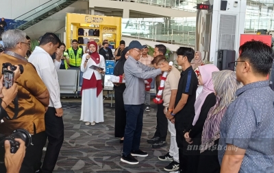 Terbang Perdana! Rute Kualanamu–Mandailing Natal Resmi Dibuka, Marwan Dasopang Optimis Dongkrak Ekonomi Eks Tabagsel