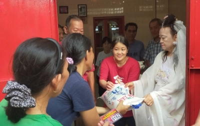 HUT Dewi Kwan Im, Putri Vihara Bagi 2.600 Paket Beras
