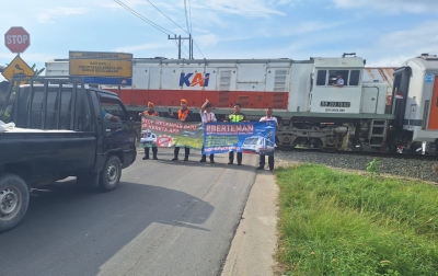 KAI Bandara Tingkatkan Kesadaran Masyarakat Melalui Sosialisasi Keselamatan di Perlintasan Sebidang Medan–Binjai