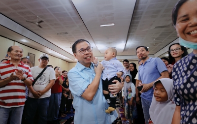 Berpeluh Keringat, Sofyan Tan Layani Warga Helvetia dengan Hangat