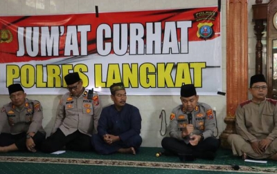 Safari Jumat Curhat,  Kapolres Langkat Ajak Warga Perkuat Iman dan Perangi Narkoba