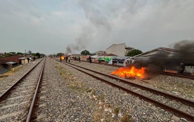 Polrestabes Medan Bakar Sarang Narkoba Bantaran Rel KA Kualanamu