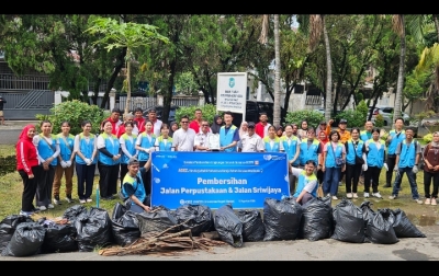 ASEZ Bersihkan Jalan di Medan, Kumpulkan 300 Kg Sampah dan Gaungkan Nol Plastik 2040
