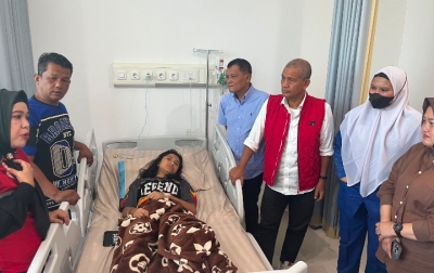 Kunjungi Korban Keracunan MBG, Sutarto Minta Investigasi Menyeluruh