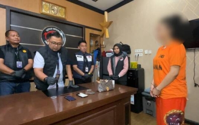 Satres Narkoba Polrestabes Medan Ringkus DJ Cantik Edarkan Pod Getar