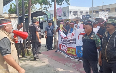 Elemen Sipil Unjuk Rasa di Kantor Imigrasi Langsa