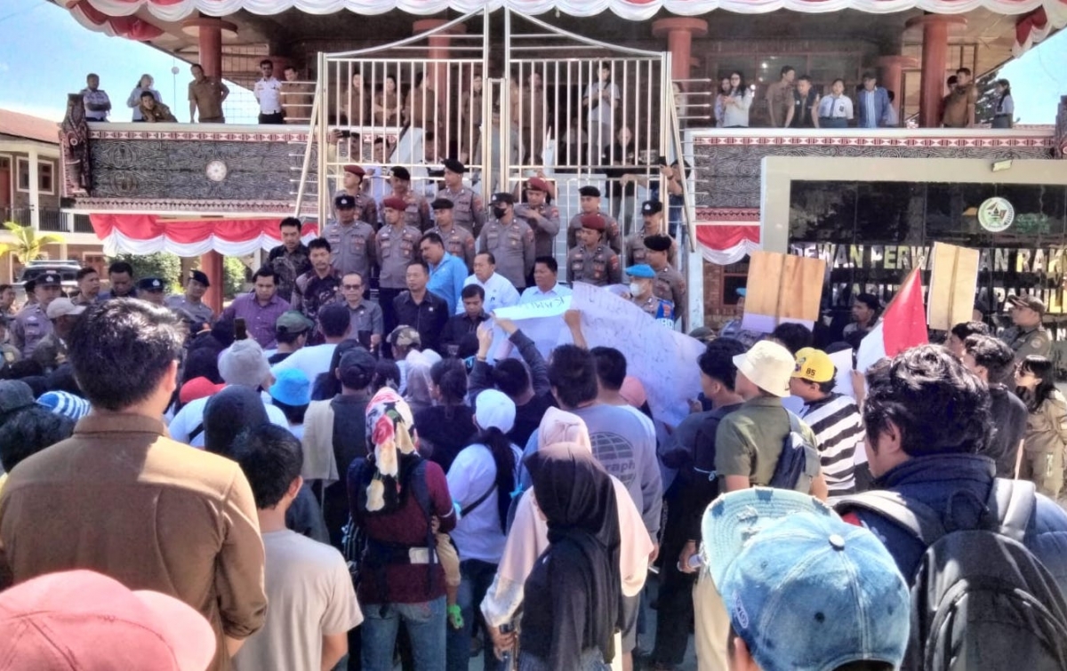 Pedagang Unjuk Rasa, Minta Relokasi Lapak Tanggul Aek Sigeaon Dievaluasi