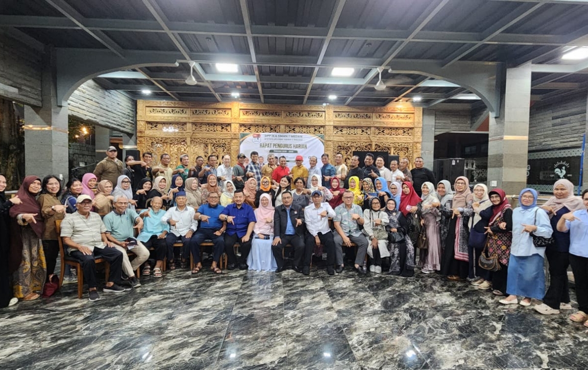 Ketua Umum DPP IKA SMAN7 Medan Ir.Malik Assalih Harahap Pimpin Rapat Perdana Rapat Pengurus IKA SMAN7 Medan