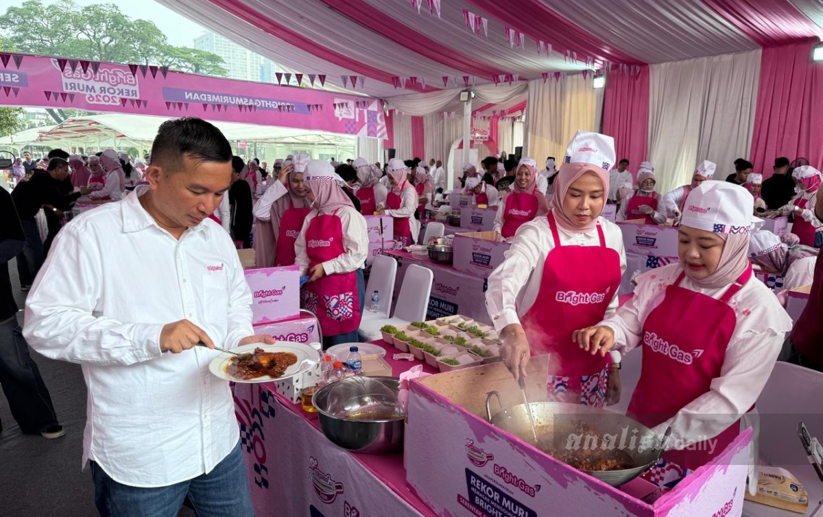 Semarak Harpelnas, Pertamina Patra Niaga Sumbagut Aksi Masak Serentak Ayam Kecap Nusantara dan Rekor MURI di Medan