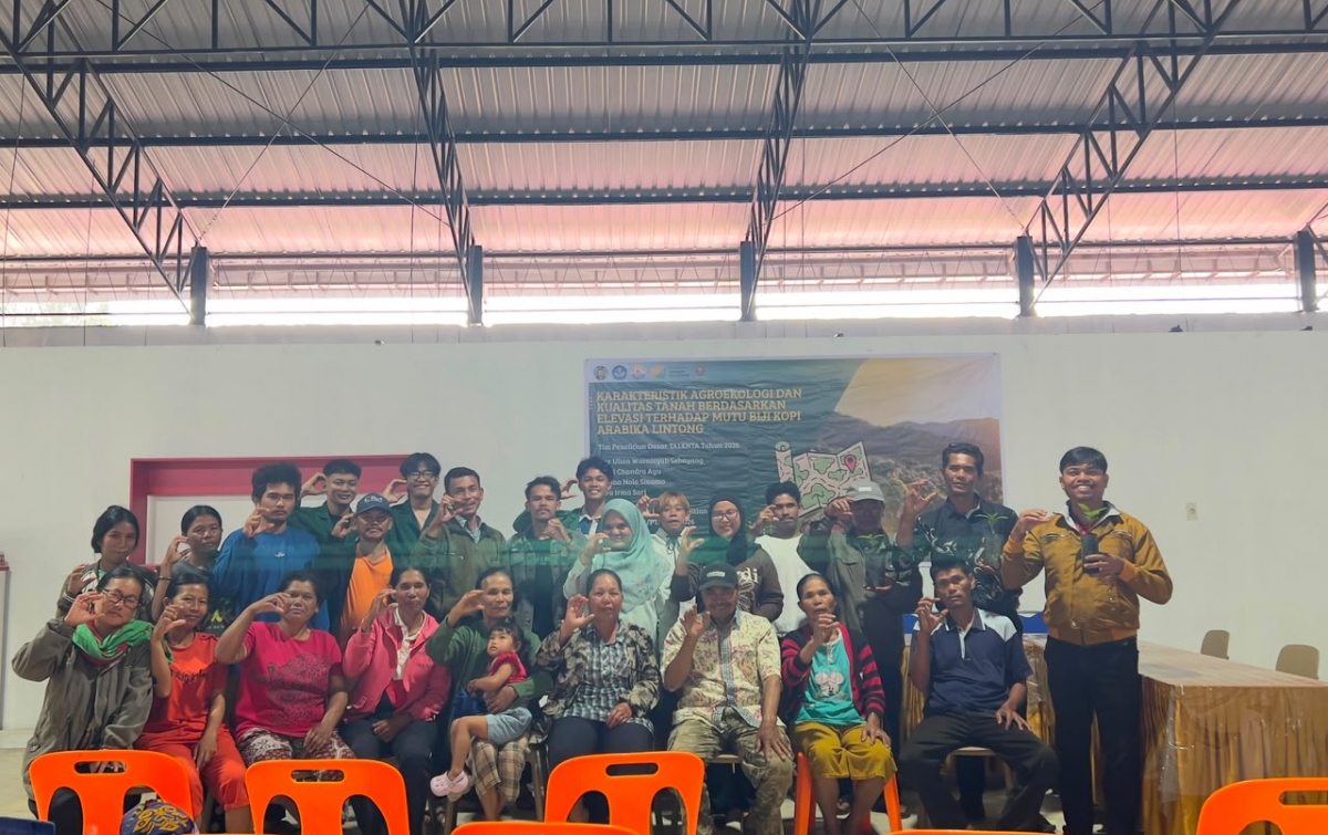 USU Dorong Pengembangan Kopi Arabika Long Berry Lintong melalui Penyaluran 600 Bibit di Desa Habeahan