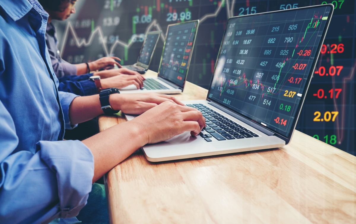 Trading Harian vs Swings Trading: Mana yang Cocok untuk Anda?