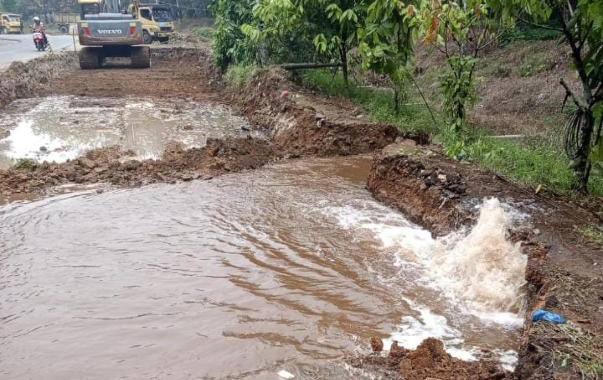 Asal Garuk, Proyek Pelebaran Rp 14 Miliar di Asahan Hantam Pipa PDAM Air Warga Mati