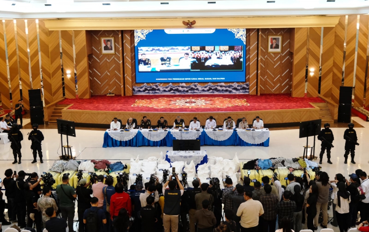 Bea Cukai Tindak Impor Ilegal Beras, Garam, dan Pakaian Bekas Senilai Rp27 Miliar