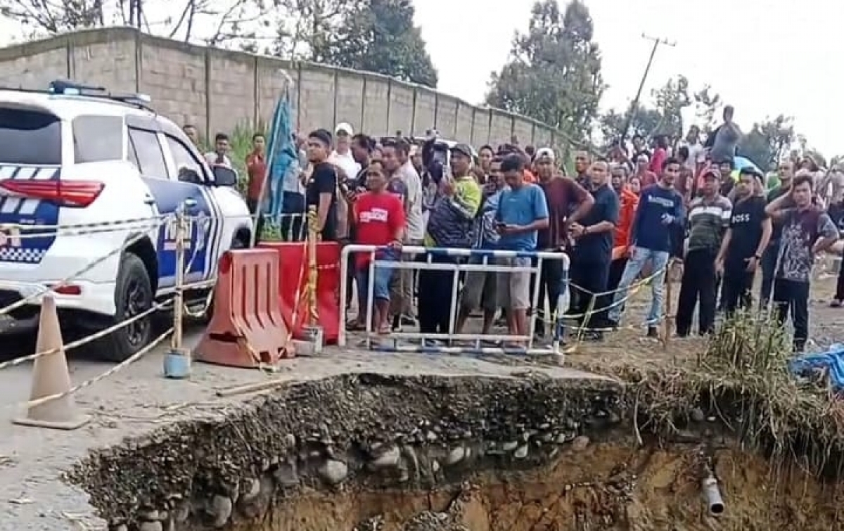 Salmon Sumihar Sagala Desak Dinas BMBKCK Sumut Segera Bertindak Perbaiki  Jalan Karo-Langkat  yang Amblas
