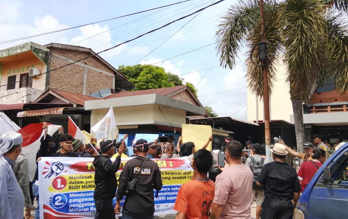 Puluhan Anggota KSP CU Budi Murni Unjuk Rasa, Tuntut Pengembalian Uang Nasabah
