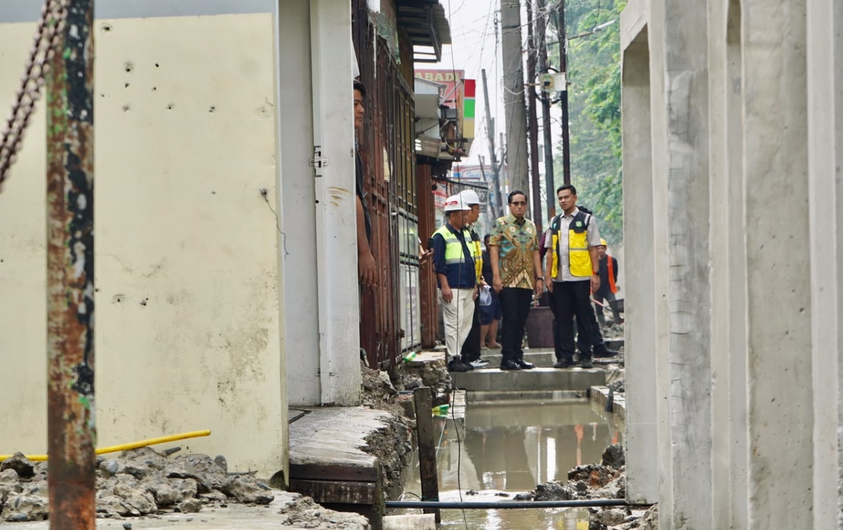 Rico Waas Pastikan Pengerjaan Drainase Gaperta Berjalan Optimal