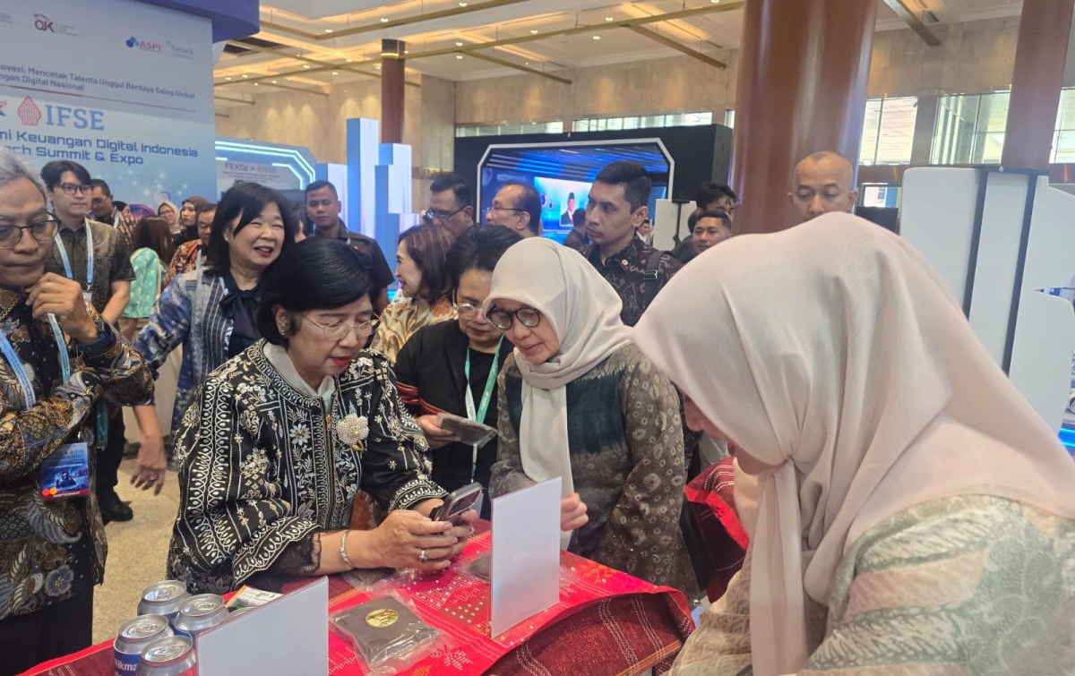 Gubernur BI Coba Langsung QRESTO di Booth Pemko Medan pada FEKDI 2026