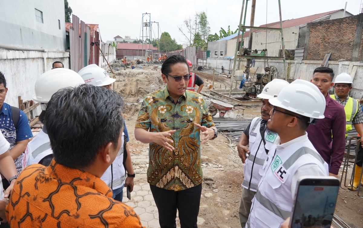 Rico Waas Rombak Puskesmas Rengas Pulau Jadi Dua Lantai