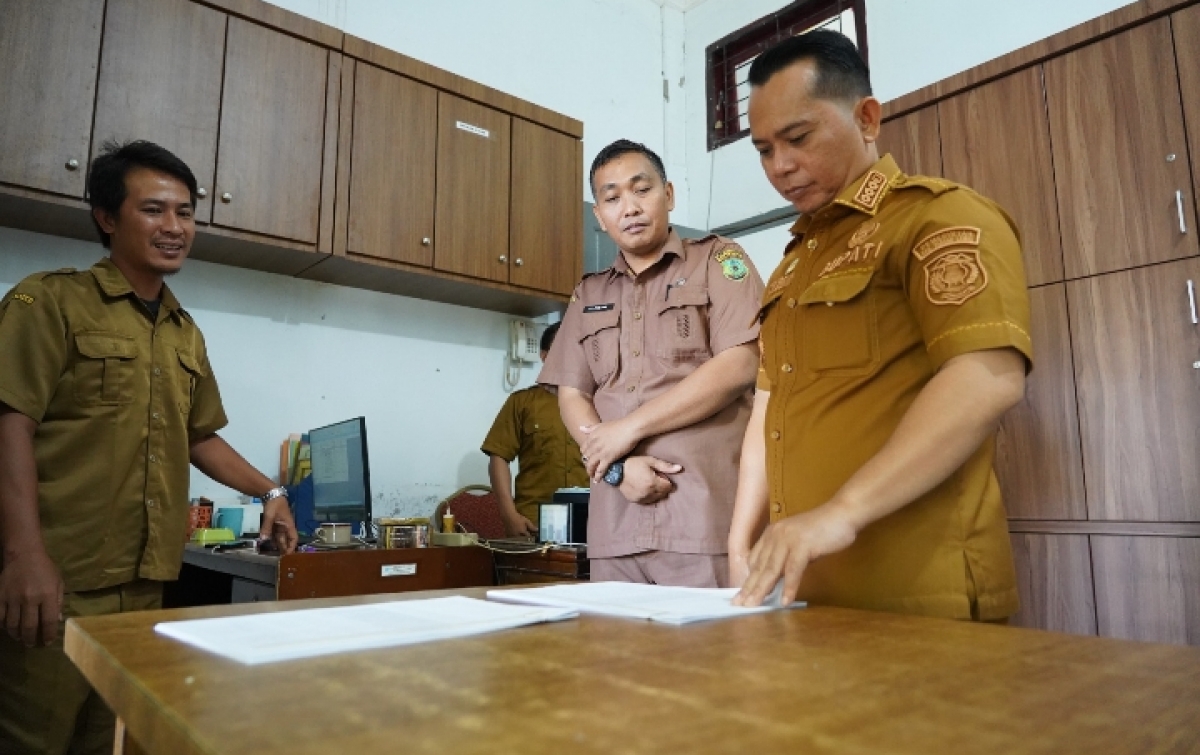 Pastikan Disiplin ASN, Bupati Putra Mahkota Sidak ke Inspektorat