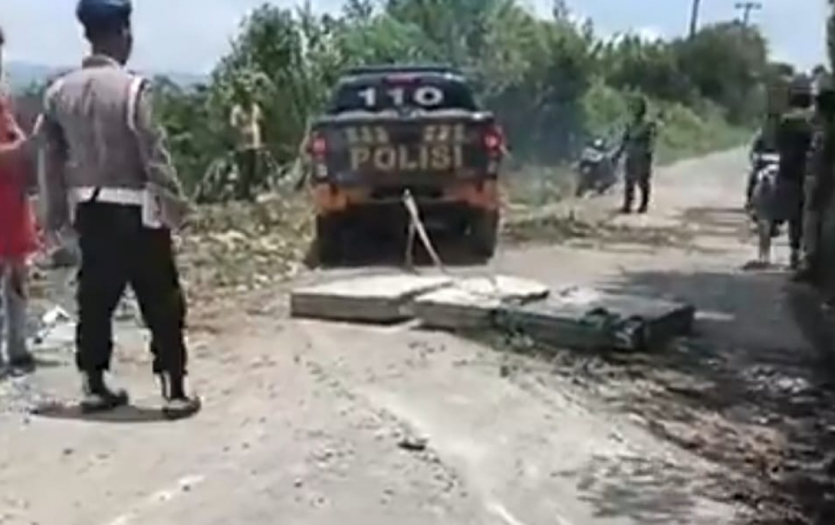 Lakalantas di Parbuluan, Truk Tabrak Tiang Listrik Akibat Rem Blong