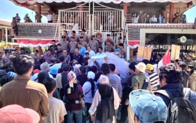 Pedagang Unjuk Rasa, Minta Relokasi Lapak Tanggul Aek Sigeaon Dievaluasi