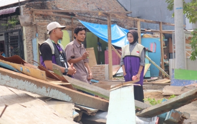 BMM Berbagi Kudapan Sehat untuk Ratusan Warga Terdampak Angin Kencang Sukamaju