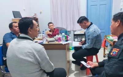 dr Nico Dirampok di Sidikalang, Tangan Diikat