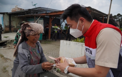 Pertamina Patra Niaga Sumbagut Salurkan Bantuan Pasca Erupsi Gunung Sinabung