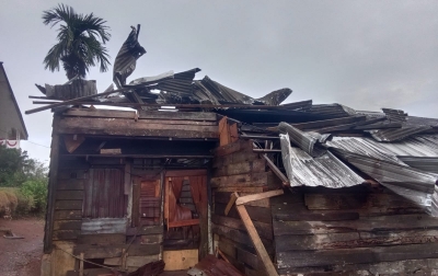 Ruang Kelas dan 3 Rumah Disapu Angin Kencang di Rante Besi Dairi