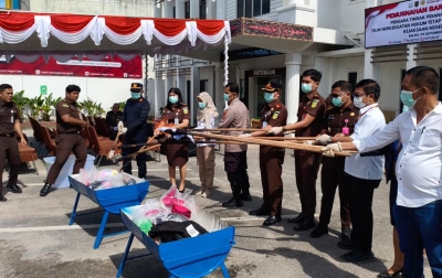 Kejari Toba Musnahkan Barang Bukti 50 Perkara Inkracht, Kajari: Mencegah Penyalahgunaan dan Bentuk Transparansi