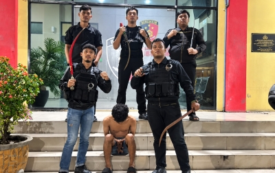 Tim Macan Polres Pelabuhan Belawan 'Terkam' Pemuda Diduga Hendak Tawuran, Sita 4 Celurit