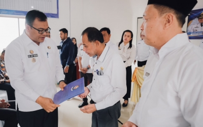 Asri Ludin Aktifkan Kembali Kades Rugemuk, Kades Timbang Deli Dicopot