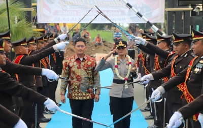 Tradisi Pedang Pora Sambut Kedatangan AKBP Sah Udur TM Sitinjak sebagai Kapolres Sergai