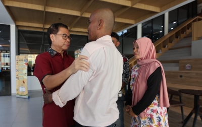 Sebungkus Tape Perantara Doa di Sepertiga Malam, Pertemukan Rizal dengan dr Sofyan Tan