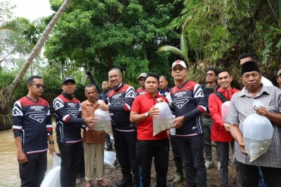 Dukung Lubuk Larangan, 15.500 Benih Ikan Ditebar di Desa Sibongbong Tapsel
